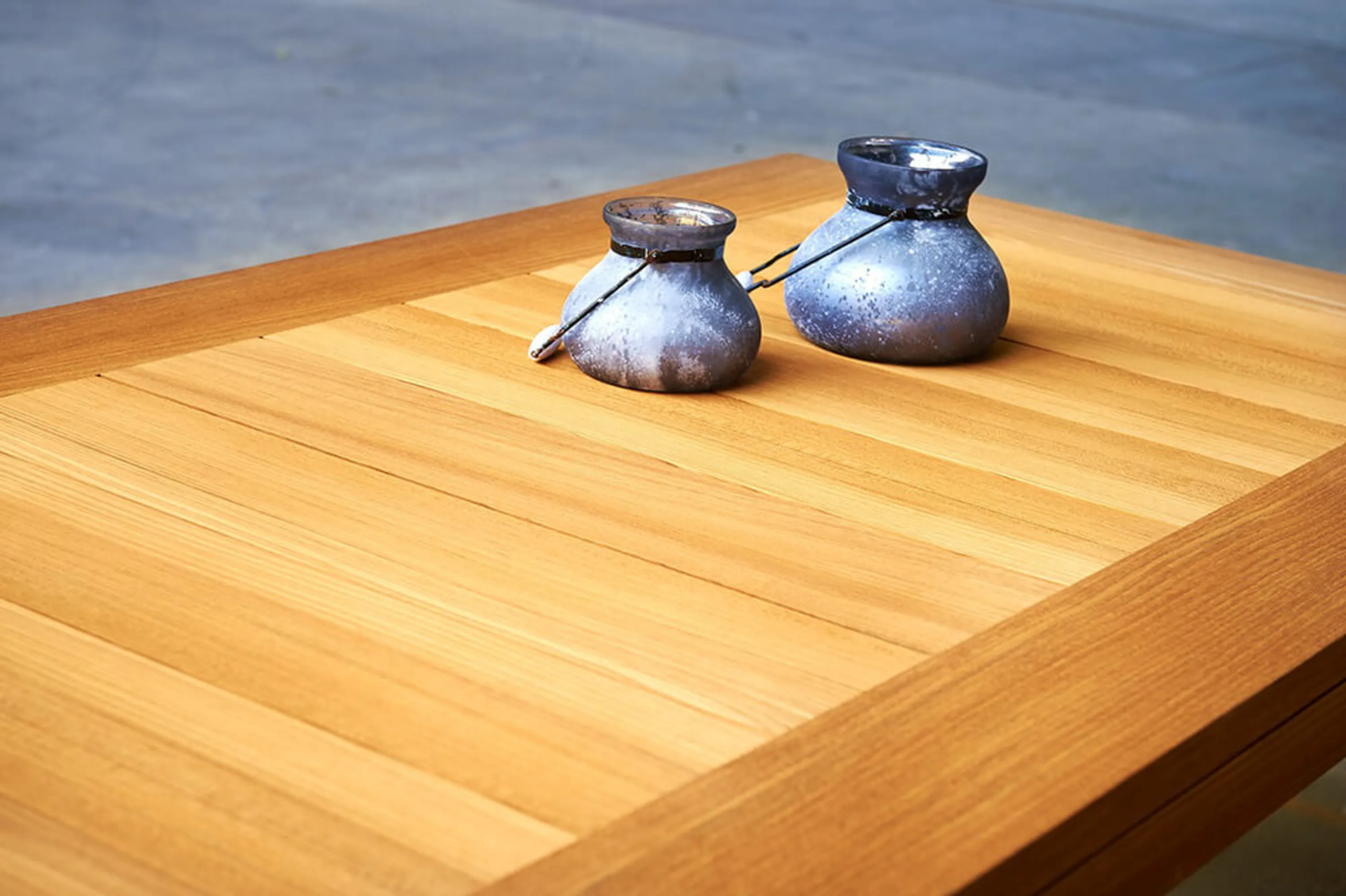 Grande table de jardin stable en teck - carrée - Ella table de